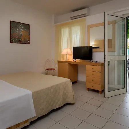 Club Village Maritalia 4* بيسْكيتْشّي