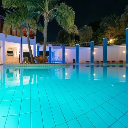 فندق Club Village Maritalia بيسْكيتْشّي